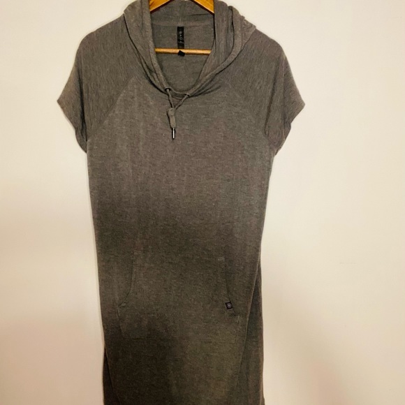 Gaiam short sleeve hoodie yoga dress grey Size LG with pocket - Picture 9 of 10